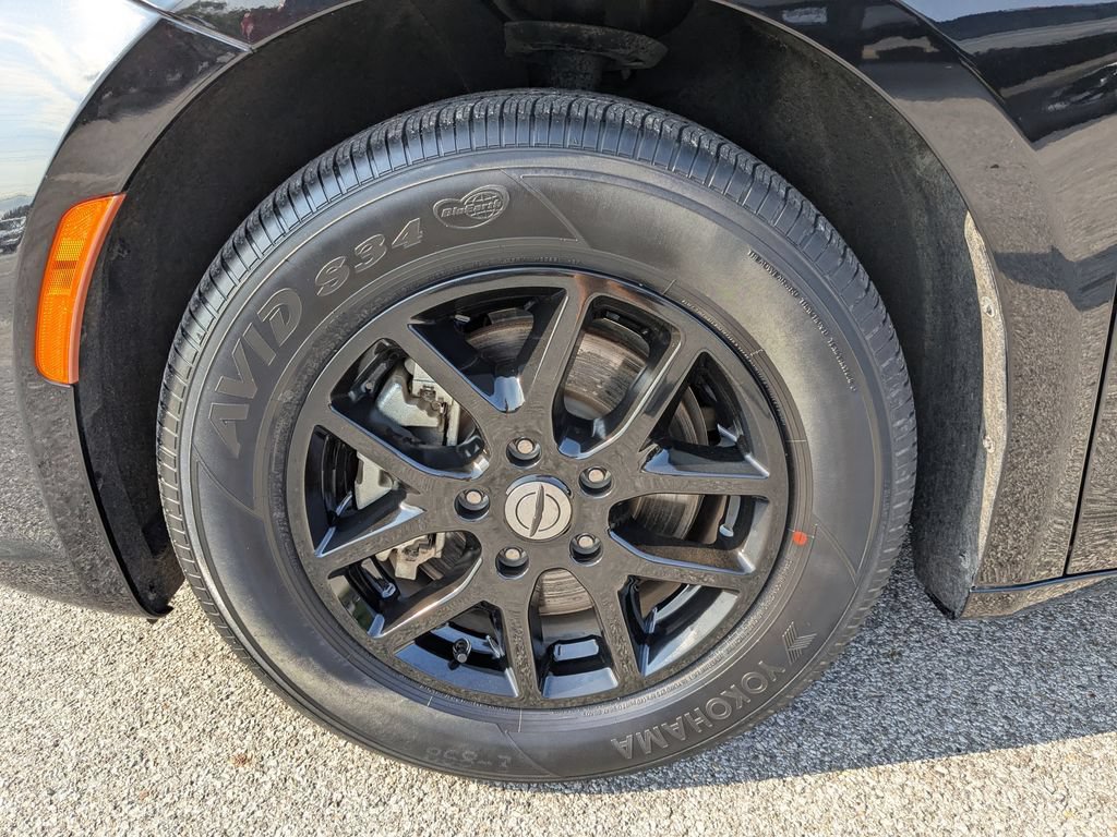 Used 2024 Chrysler Pacifica Touring-L FWD image 17