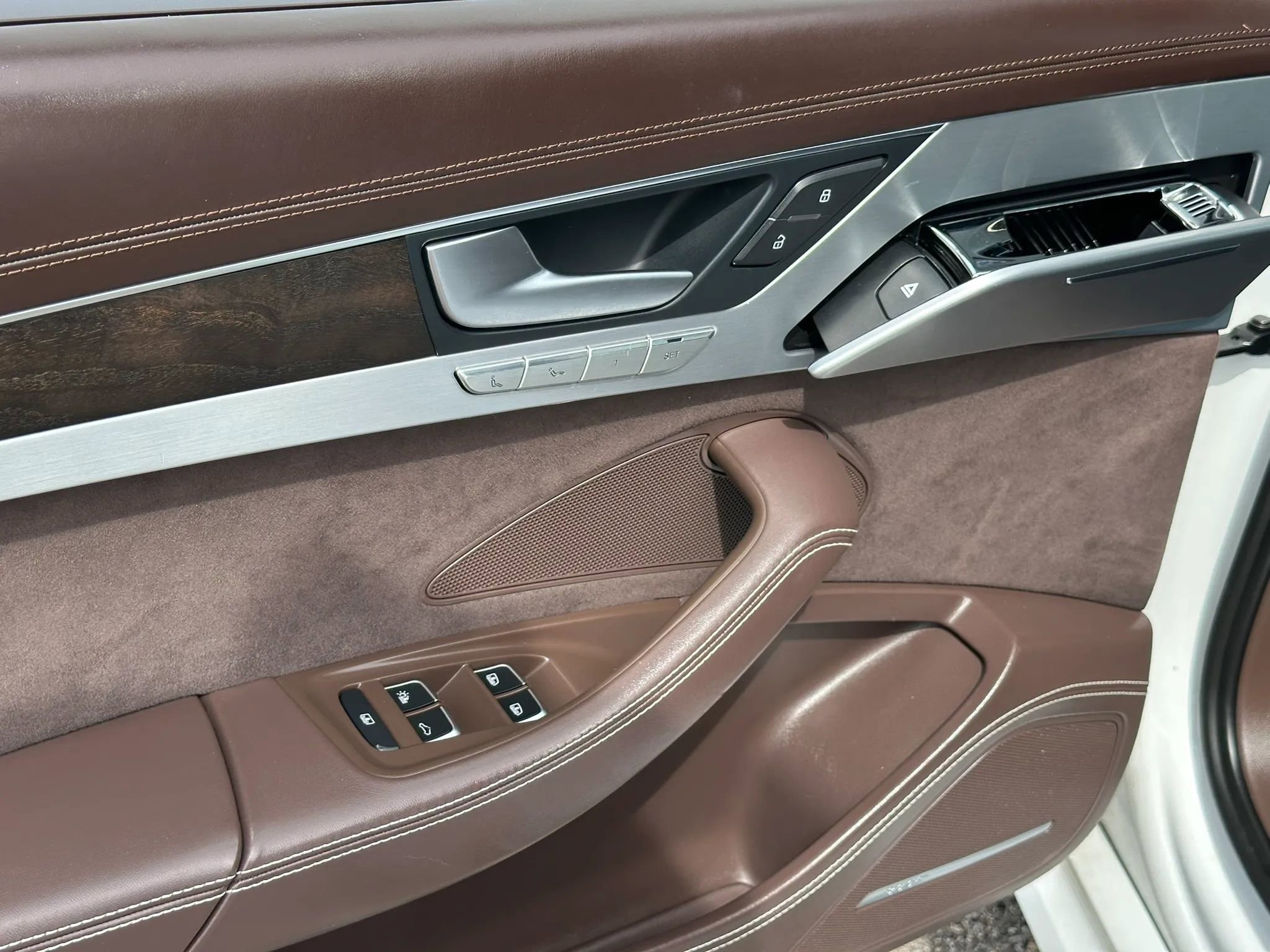 Used 2016 Audi A8 L 4.0T image 17