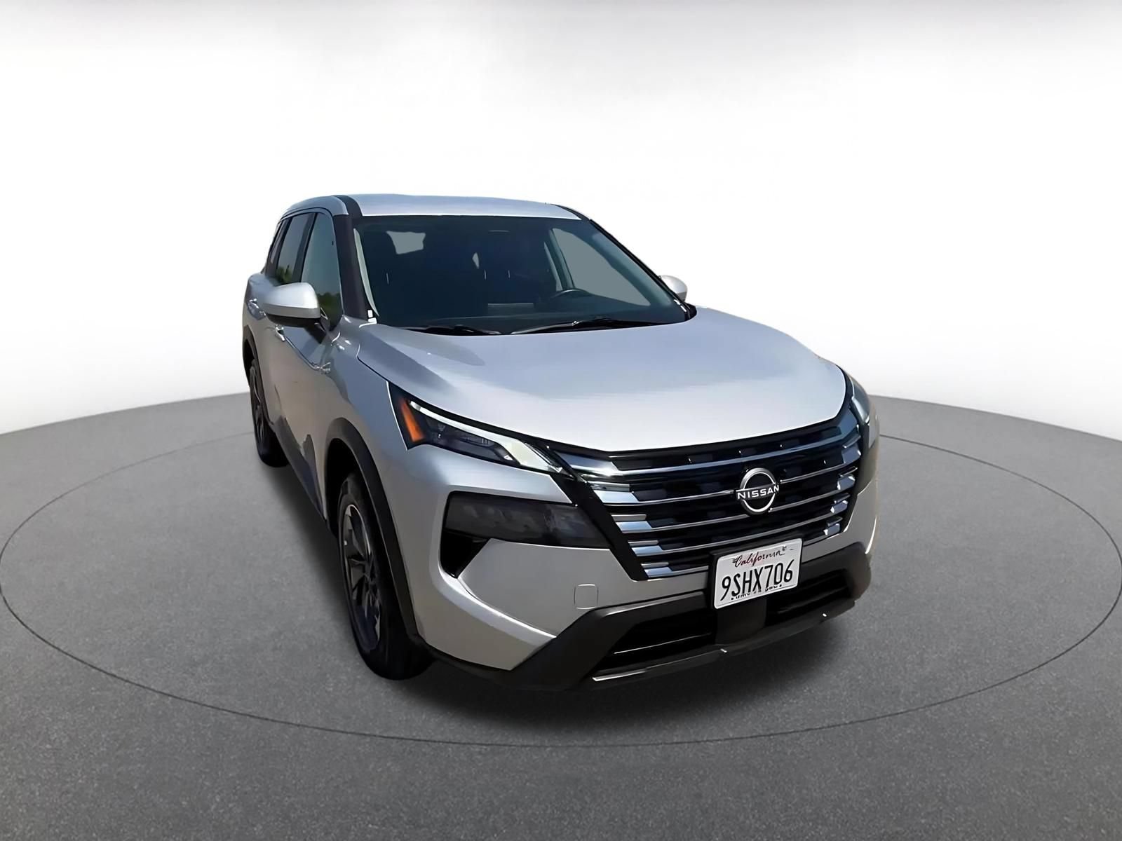 Used 2025 Nissan Rogue SV FWD image 3
