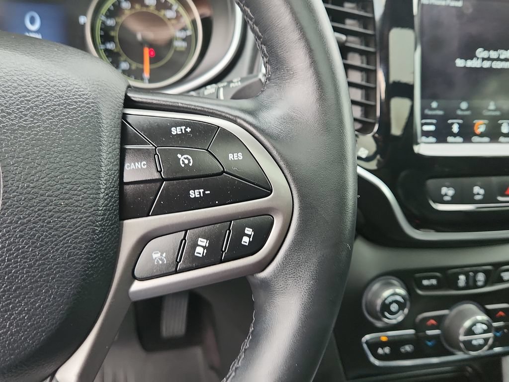 Used 2019 Jeep Cherokee Overland w/ Technology Group AWD/4WD image 16