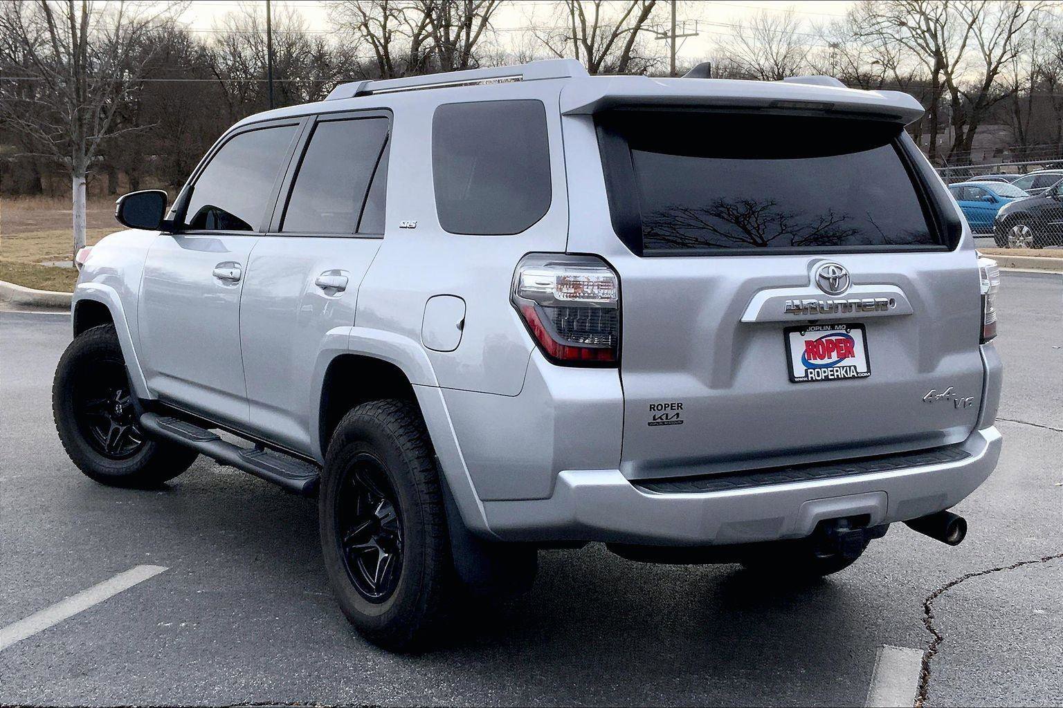 Used 2016 Toyota 4Runner SR5 image 10