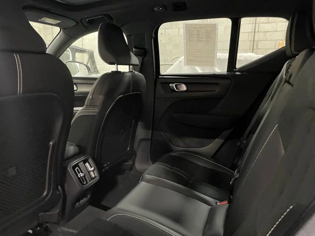 Used 2022 Volvo XC40 T5 R-Design w/ Climate Package image 13