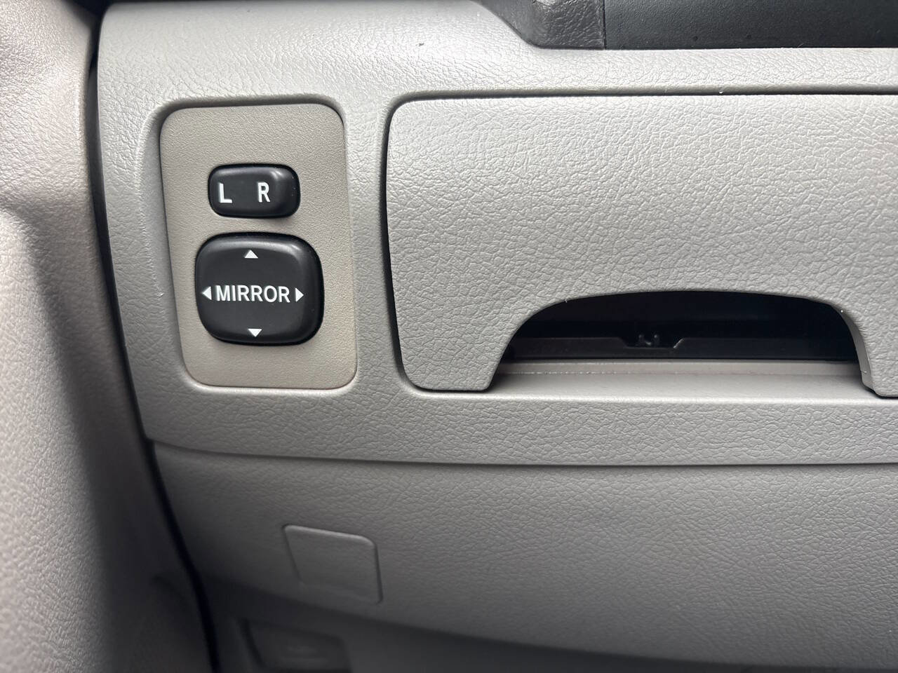 Used 2009 Toyota Camry LE FWD image 11