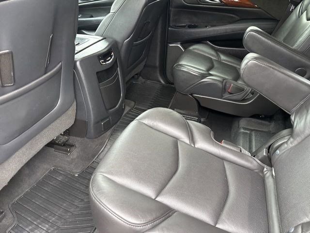 Used 2017 Cadillac Escalade Luxury image 32