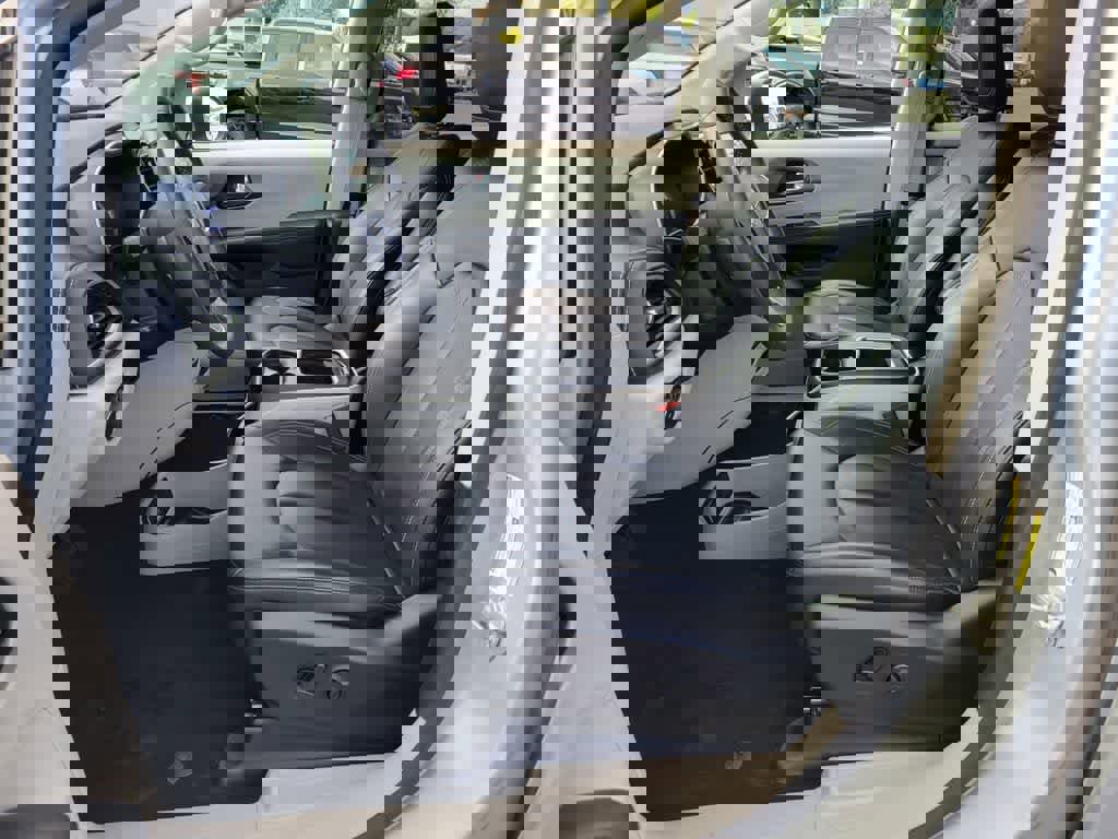 Used 2023 Chrysler Pacifica Touring-L image 12