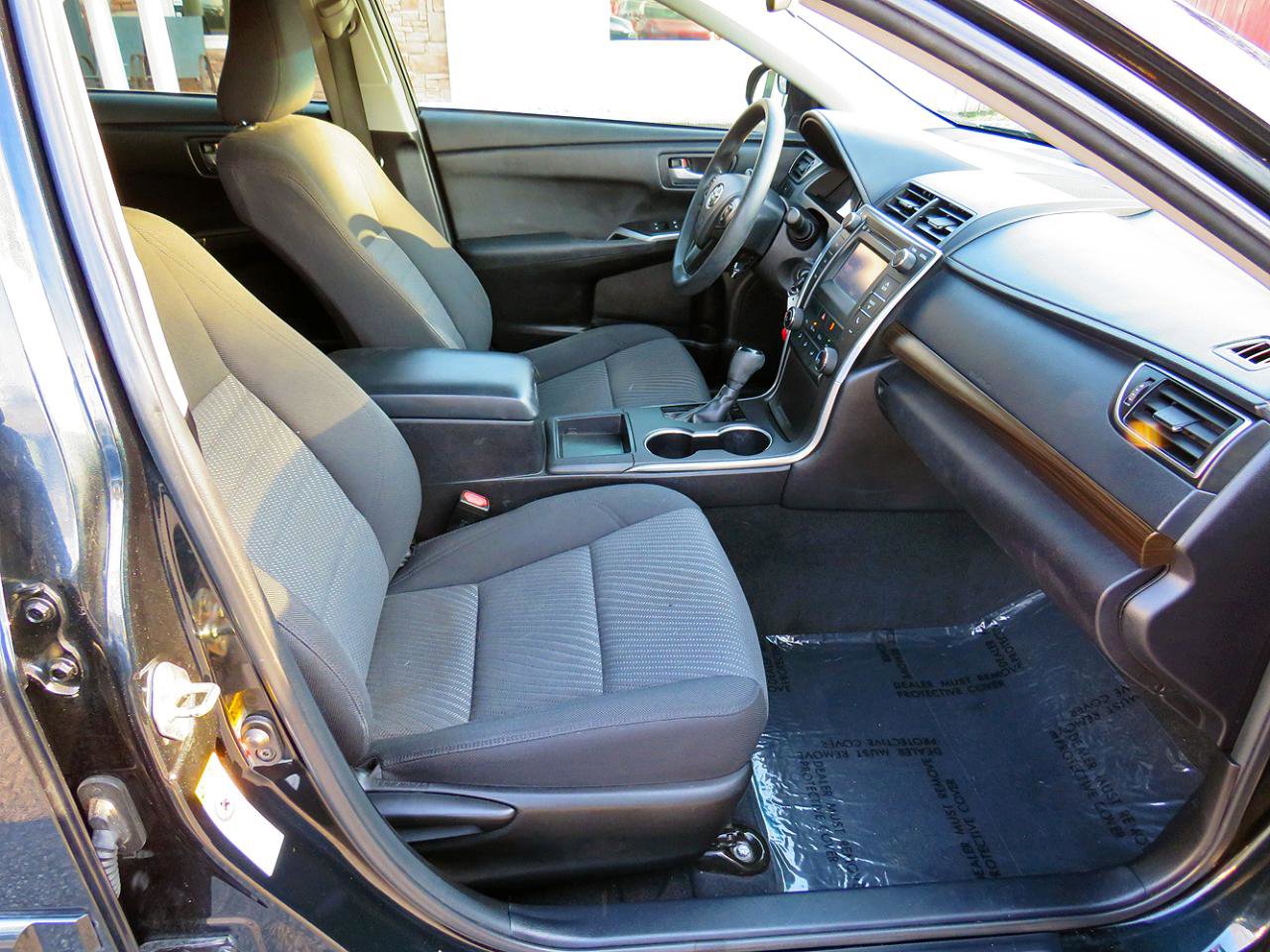 Used 2015 Toyota Camry LE image 19