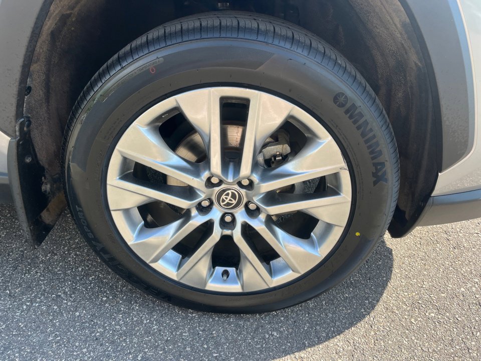 Used 2024 Toyota RAV4 XLE Premium FWD image 27