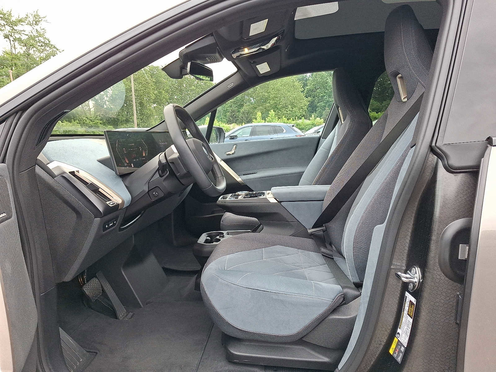 Used 2025 BMW iX xDrive50 image 13