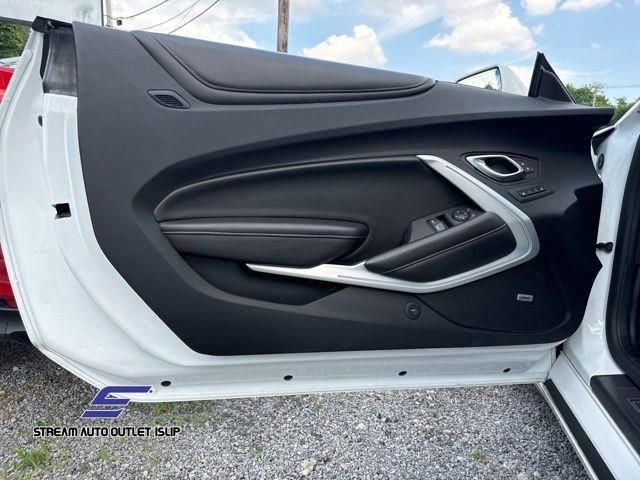 Used 2018 Chevrolet Camaro SS RWD image 28