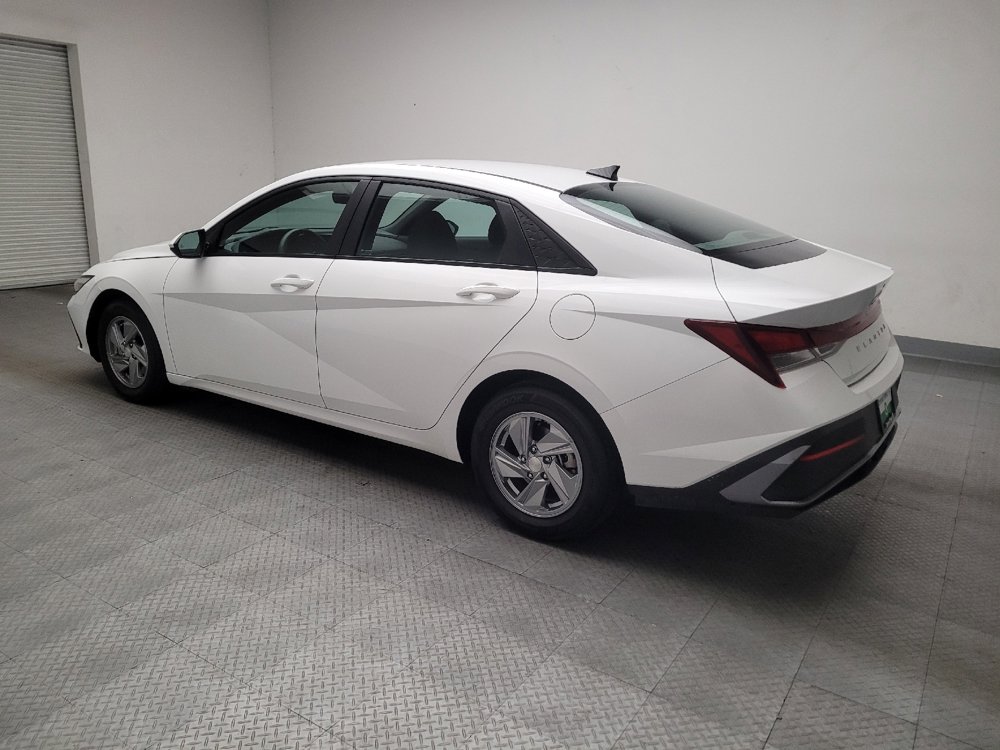Used 2024 Hyundai Elantra SE FWD image 3