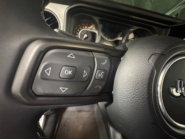 Used 2025 Jeep Gladiator Sport AWD/4WD image 20