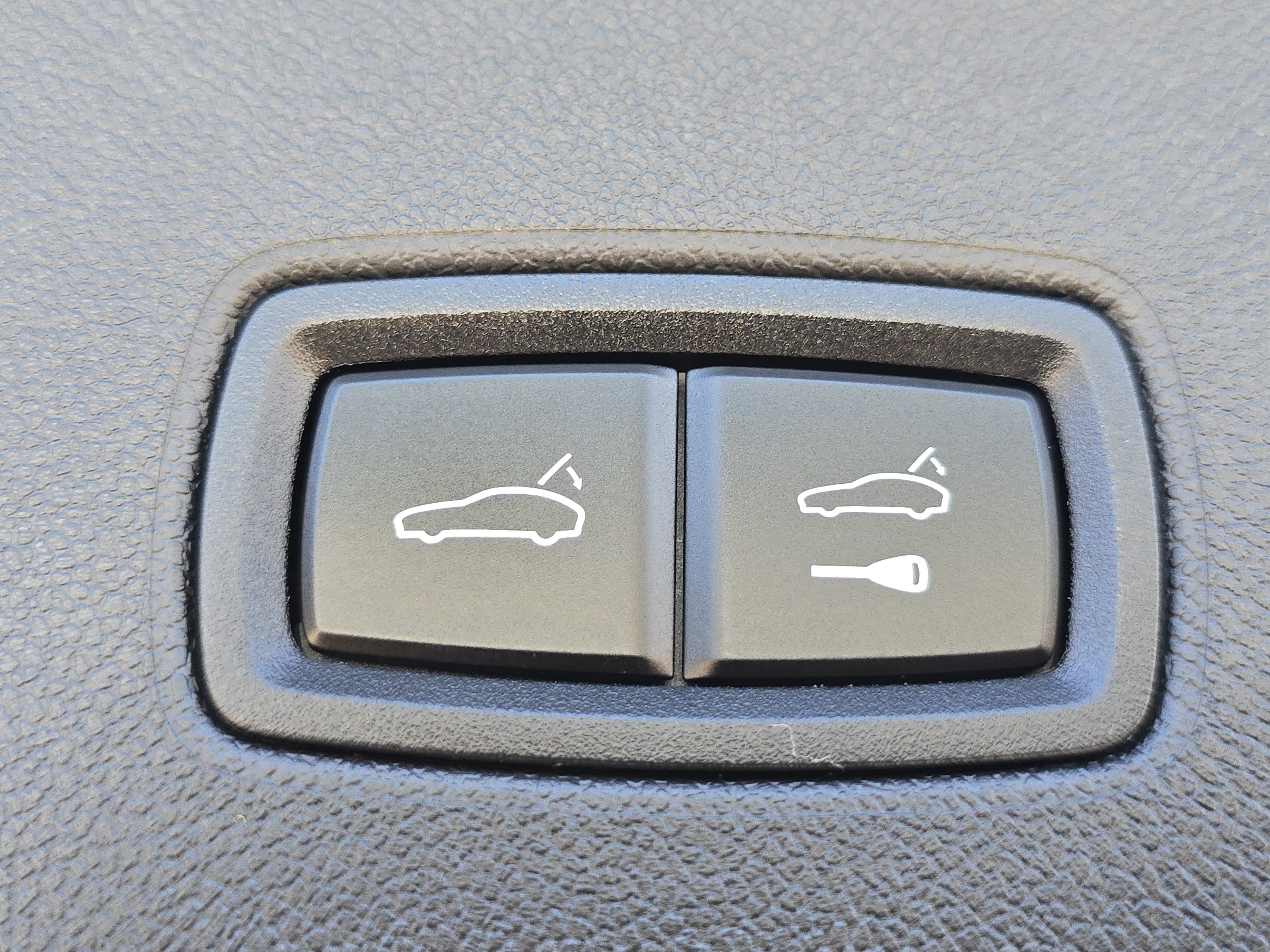 Certified 2025 Porsche Cayenne AWD/4WD image 29