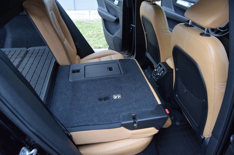 Used 2020 Volvo XC40 T5 Momentum w/ Protection Package Premier image 80