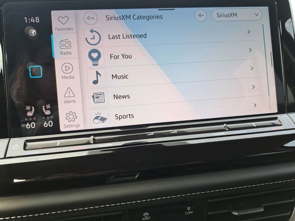 Used 2025 Volkswagen Atlas SE image 10