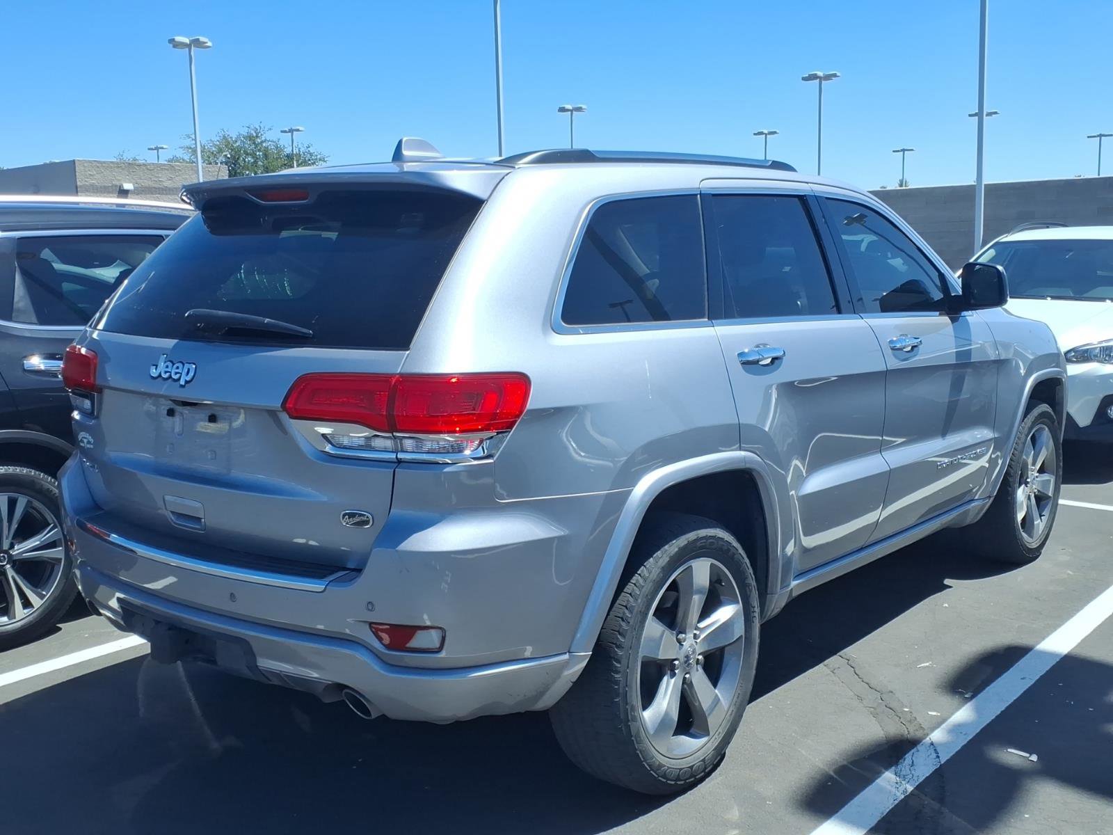 Used 2014 Jeep Grand Cherokee Overland w/ Advanced Technology Group AWD/4WD image 3