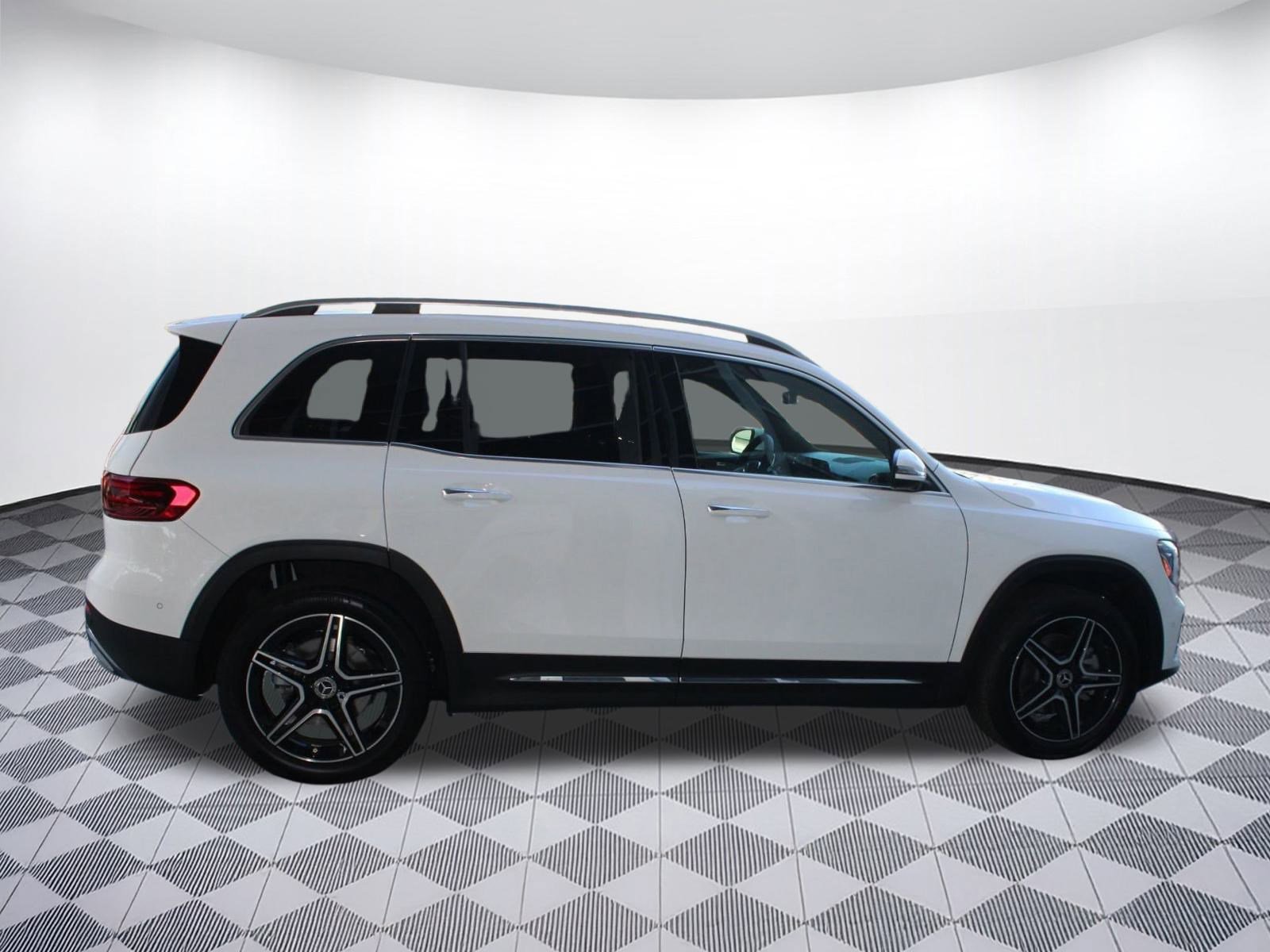 New 2026 Mercedes-Benz GLB 250 image 8