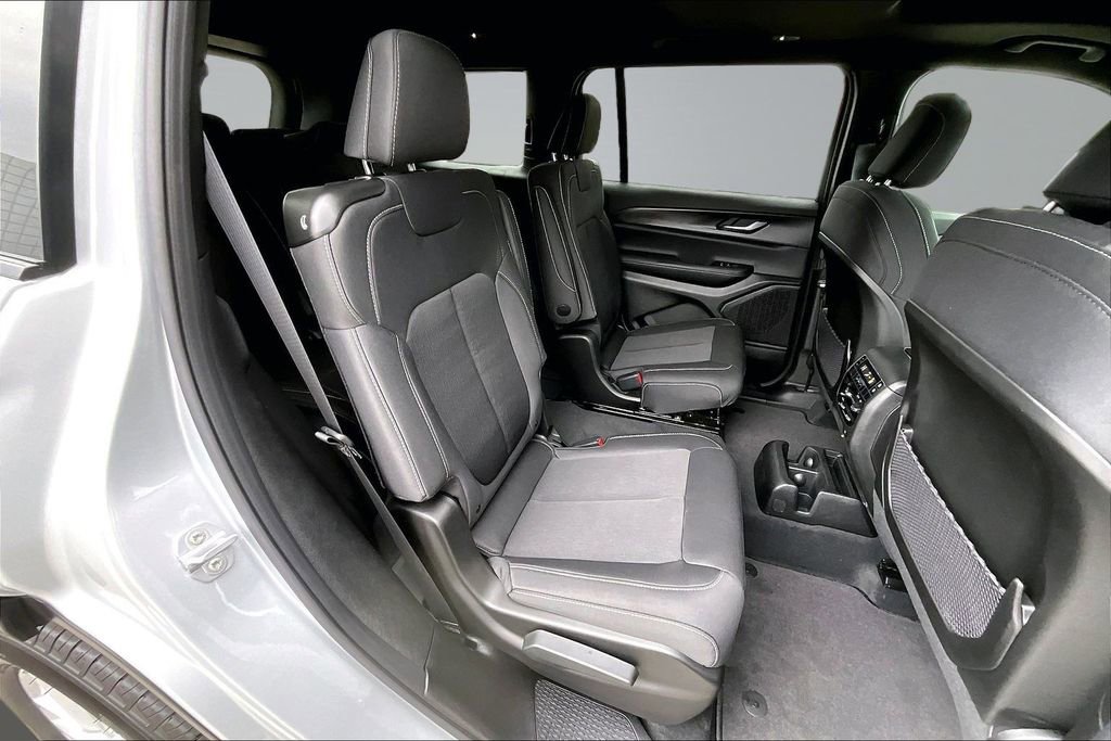 New 2026 Jeep Grand Cherokee L 4WD image 18