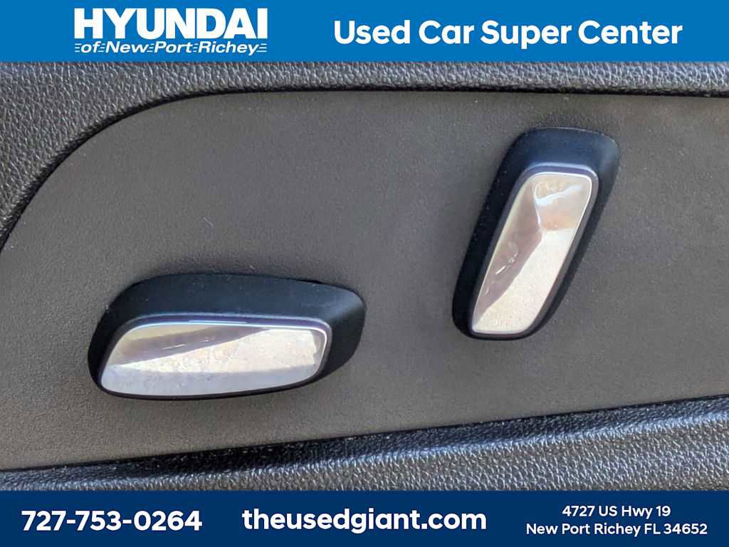 Used 2017 Cadillac XT5 FWD image 23