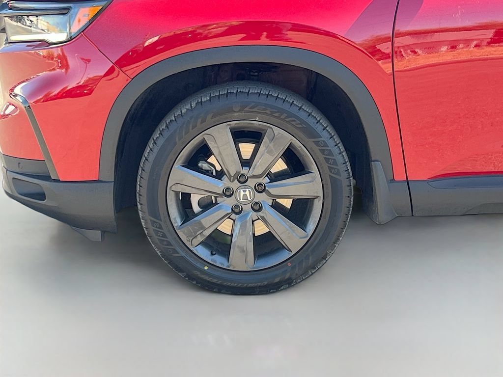 Used 2025 Honda Pilot Sport image 31
