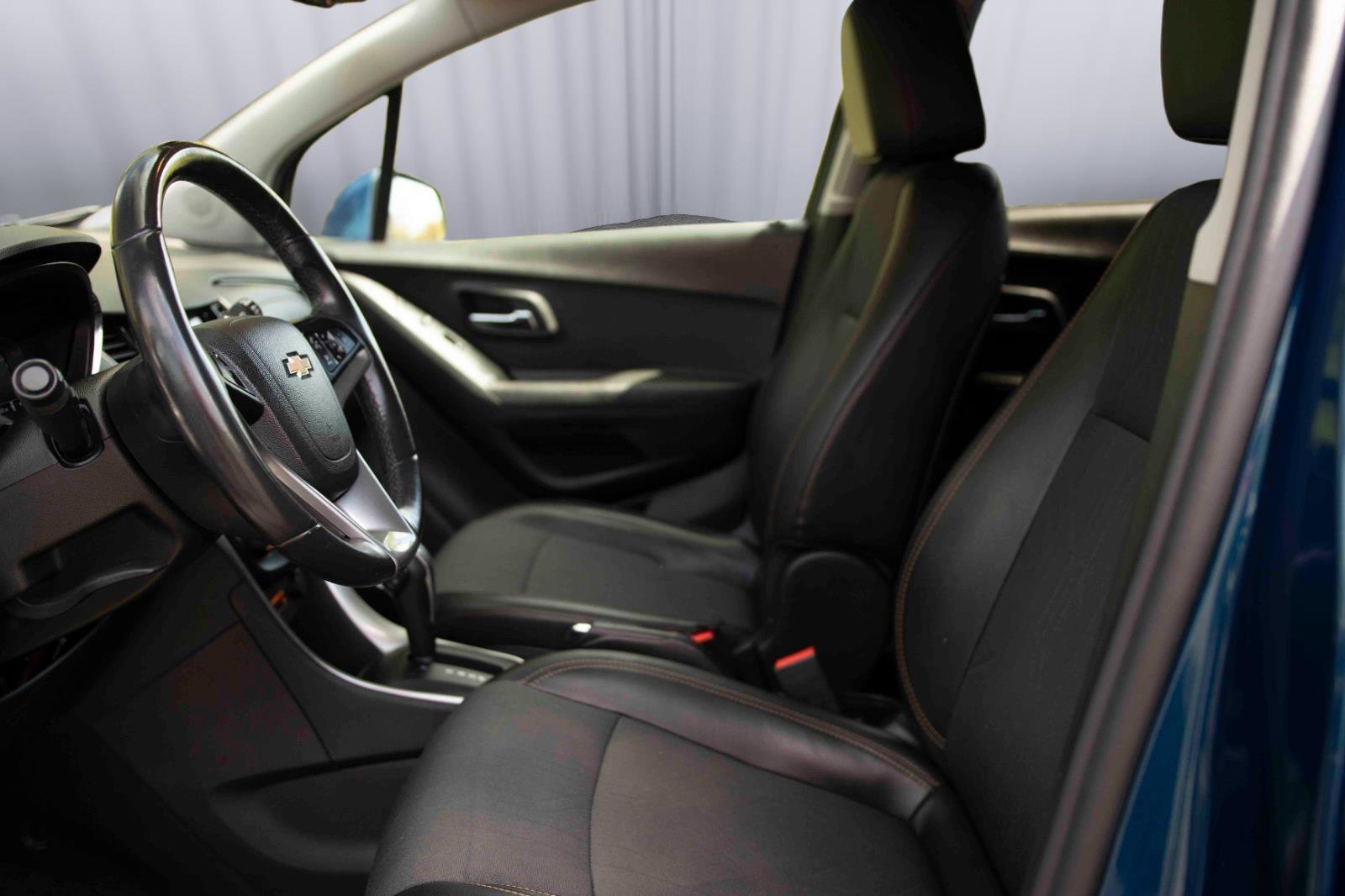 Used 2019 Chevrolet Trax LT w/ Driver Confidence Package AWD/4WD image 2