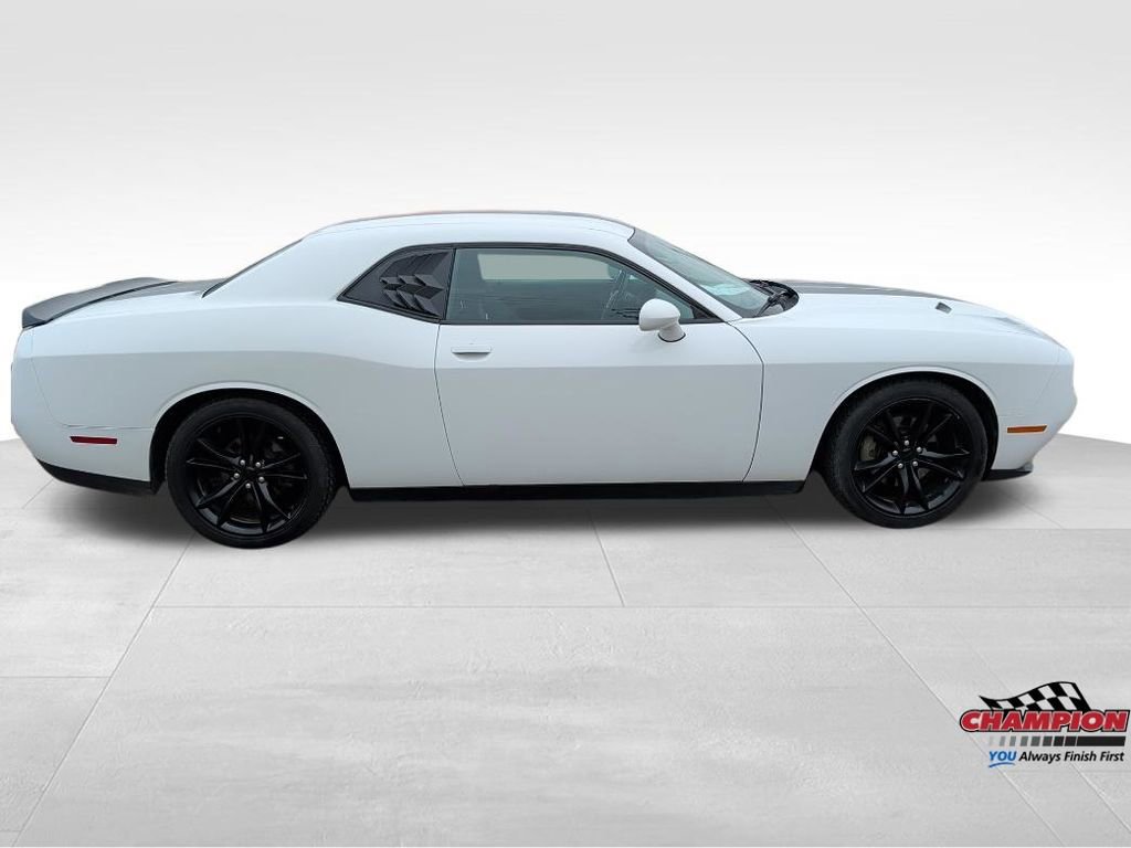 Used 2016 Dodge Challenger SXT w/ Blacktop Package image 6