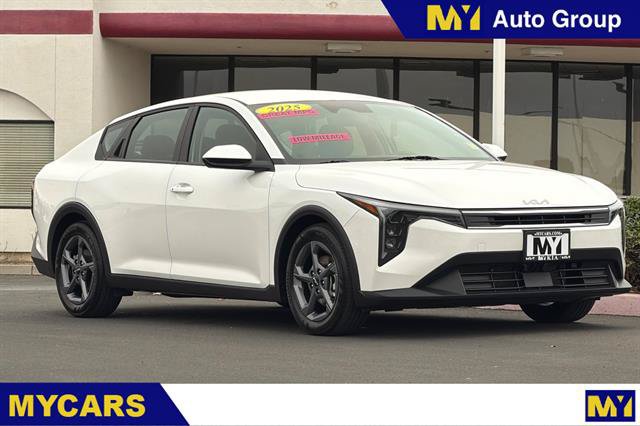 Used 2025 Kia K4 FWD image 1