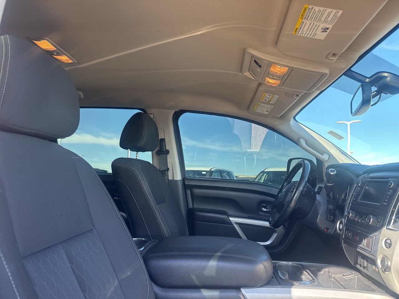 Used 2019 Nissan Titan SV w/ SV Convenience Package image 26