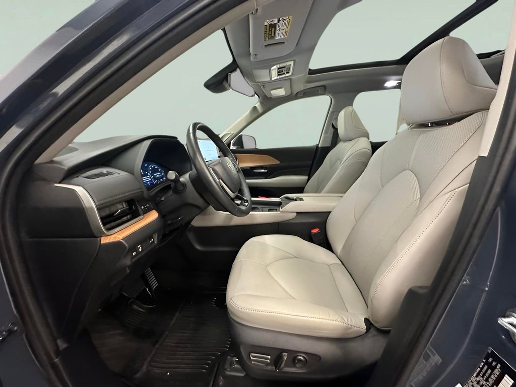 Used 2024 Toyota Grand Highlander XLE image 22