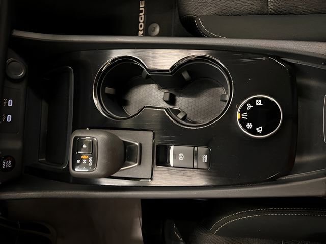 Used 2025 Nissan Rogue SV AWD/4WD image 25