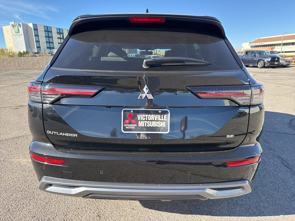 New 2025 Mitsubishi Outlander SE image 6
