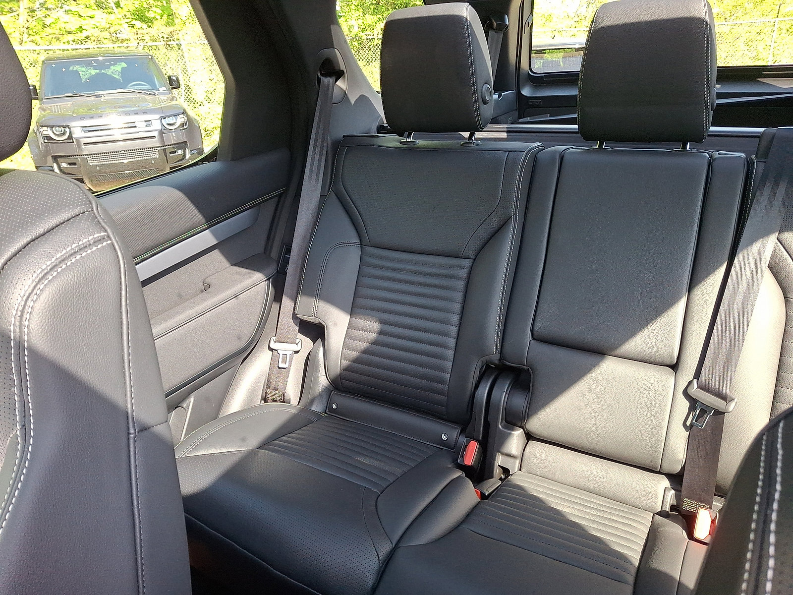 Certified 2025 Land Rover Discovery Dynamic SE AWD/4WD image 21