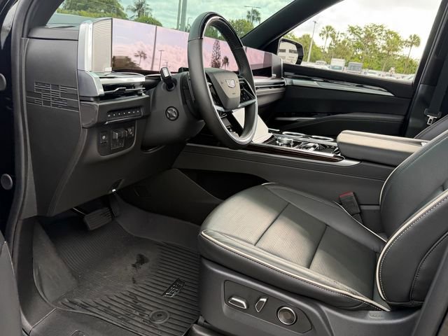 Used 2025 Cadillac Escalade ESV Premium Luxury w/ Touring Package AWD/4WD image 6