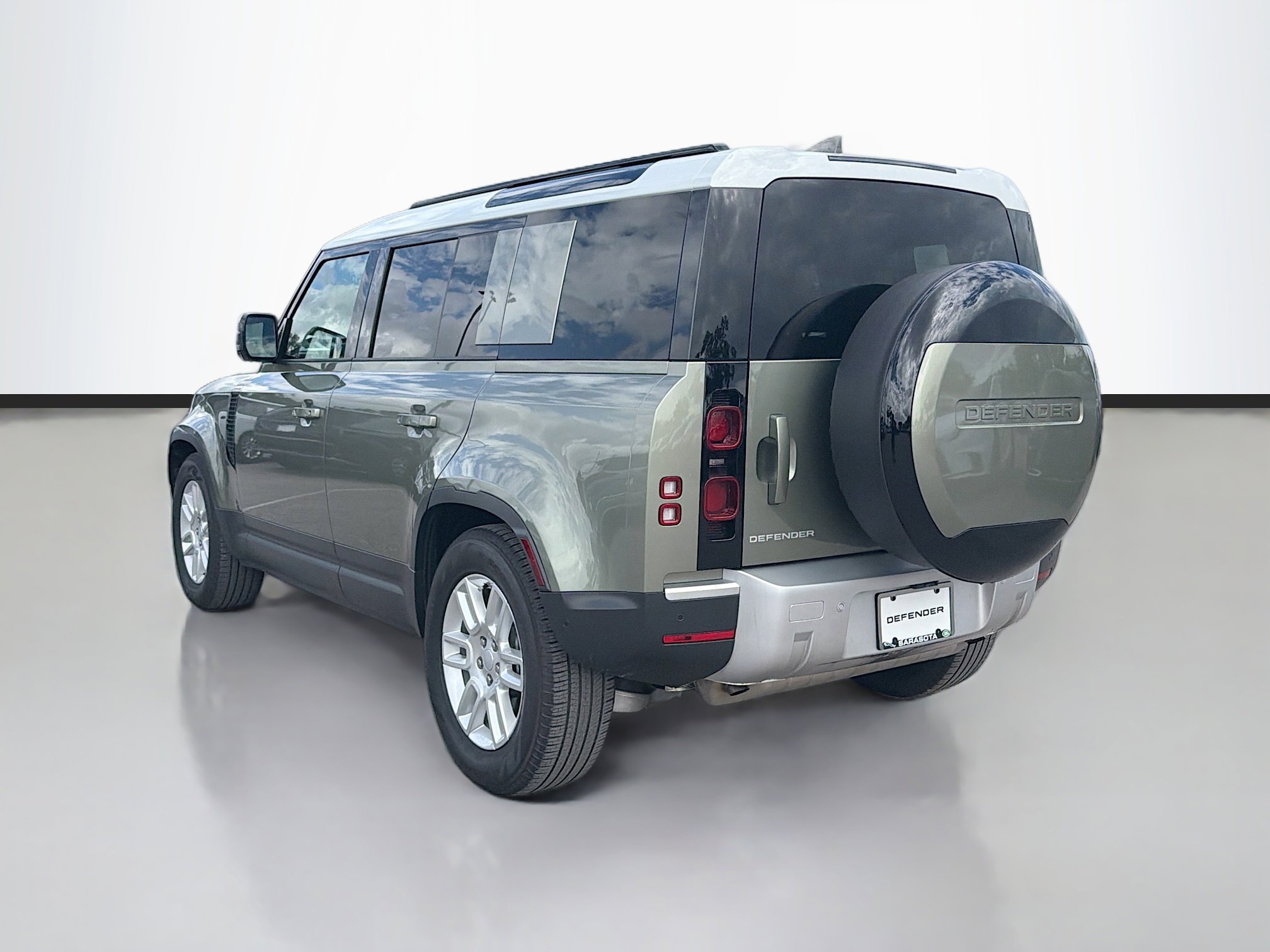 Used 2025 Land Rover Defender 110 S image 3