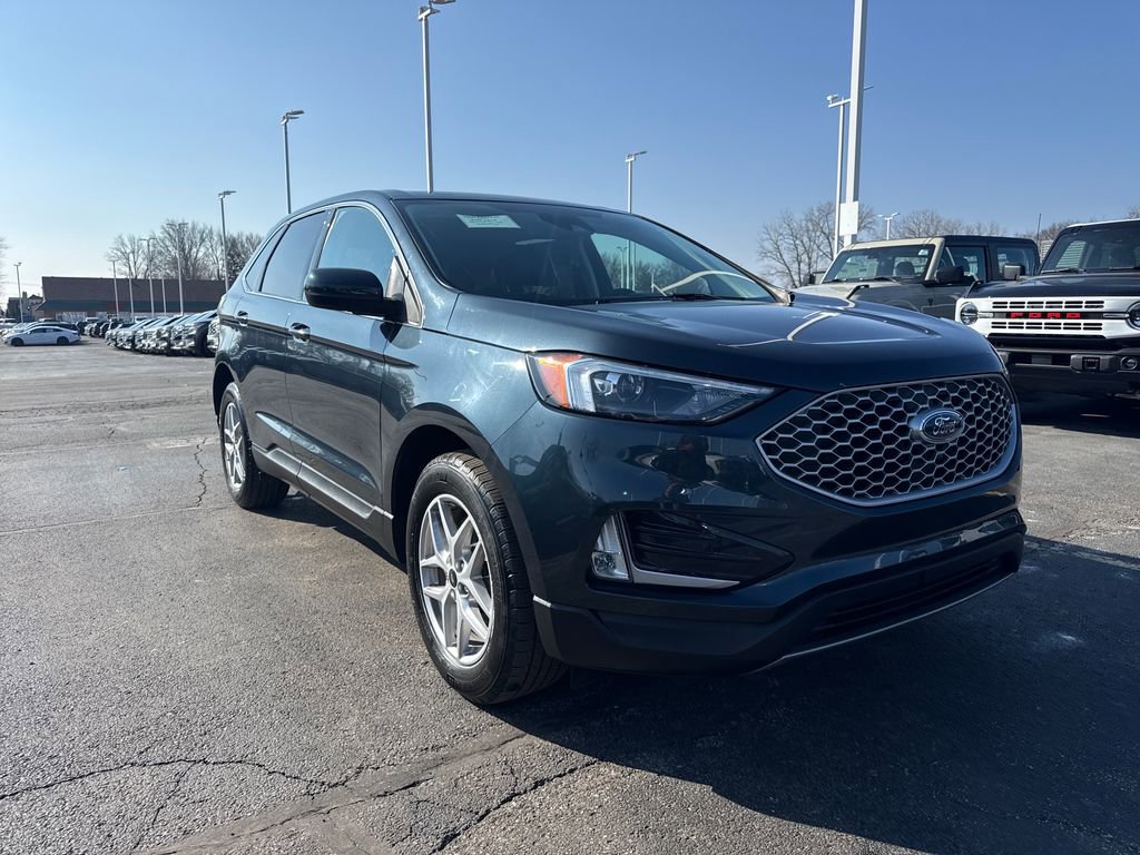 Used 2024 Ford Edge SEL w/ Convenience Package image 4