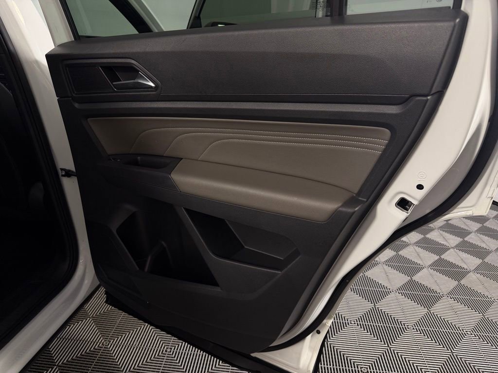 Used 2021 Volkswagen Atlas Cross Sport SE w/ 20" Black Wheels Package FWD image 29