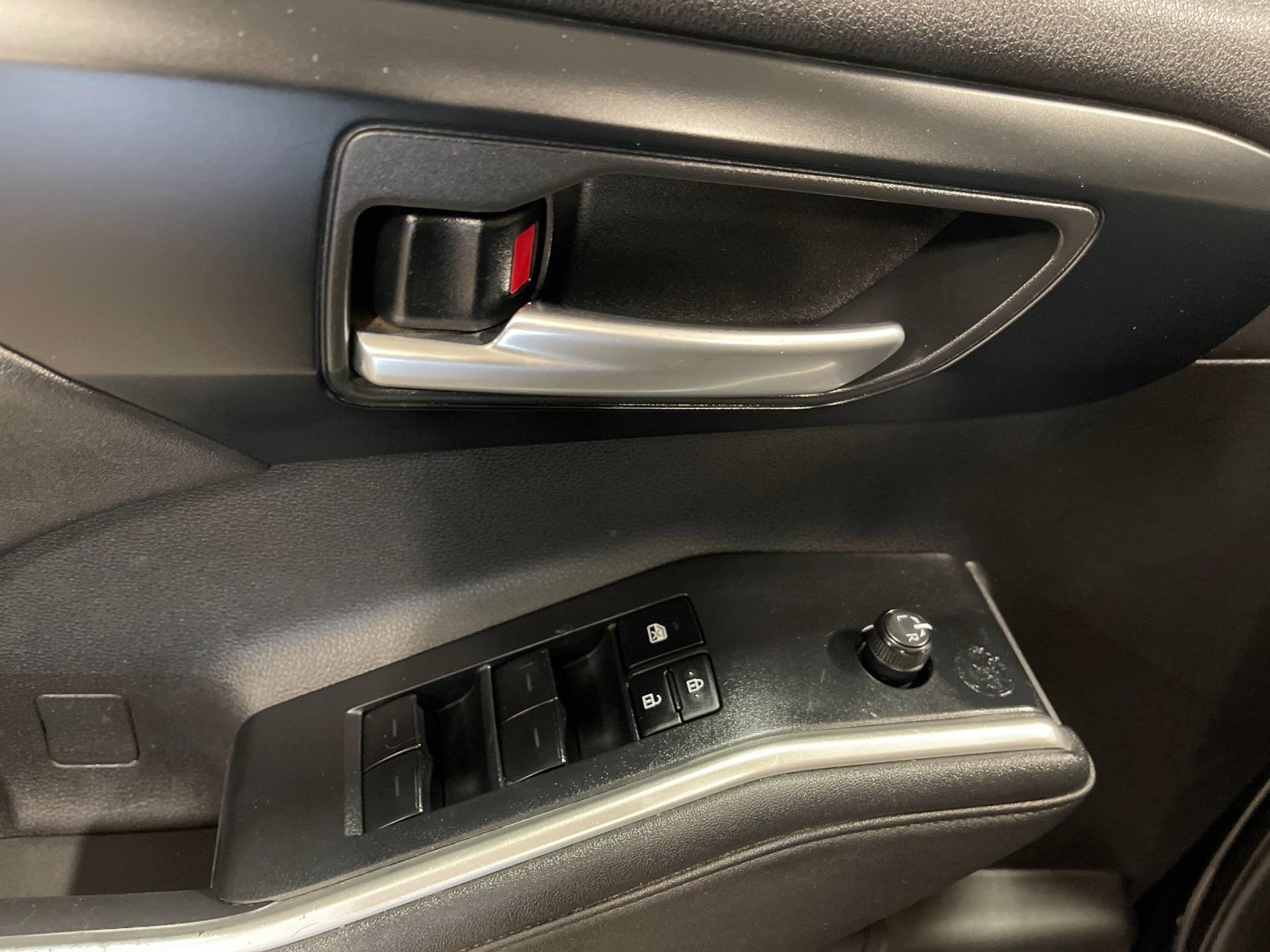 Used 2023 Toyota Highlander XSE FWD image 13