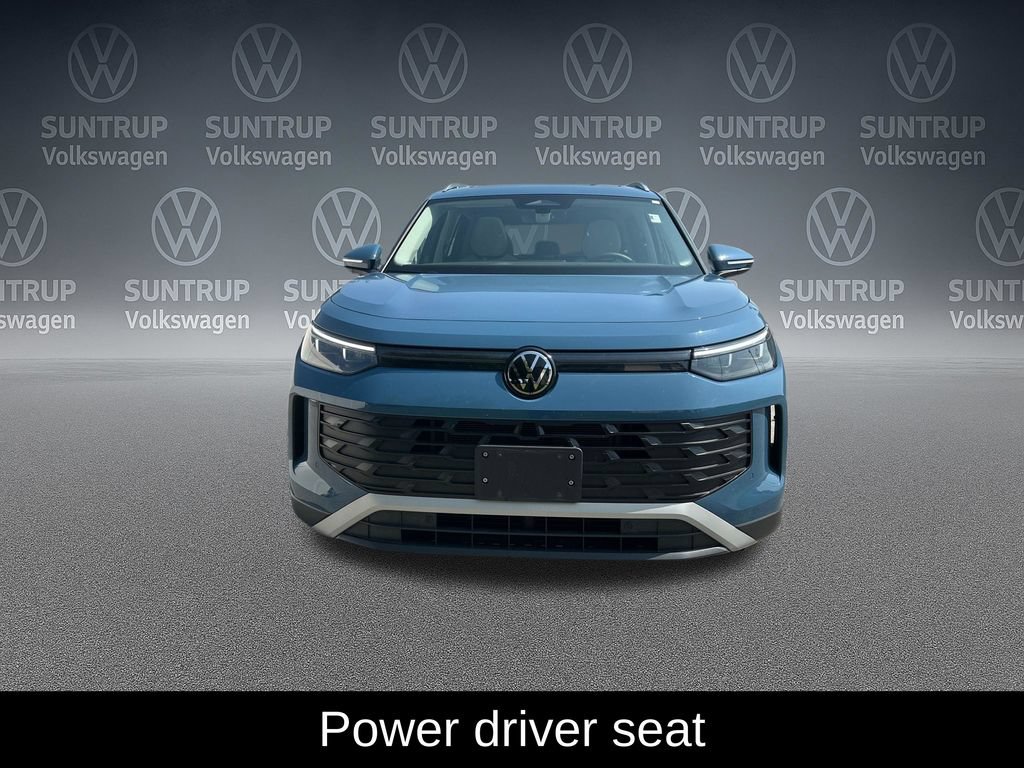 Used 2025 Volkswagen Tiguan SE w/ Panoramic Sunroof Package AWD/4WD image 11