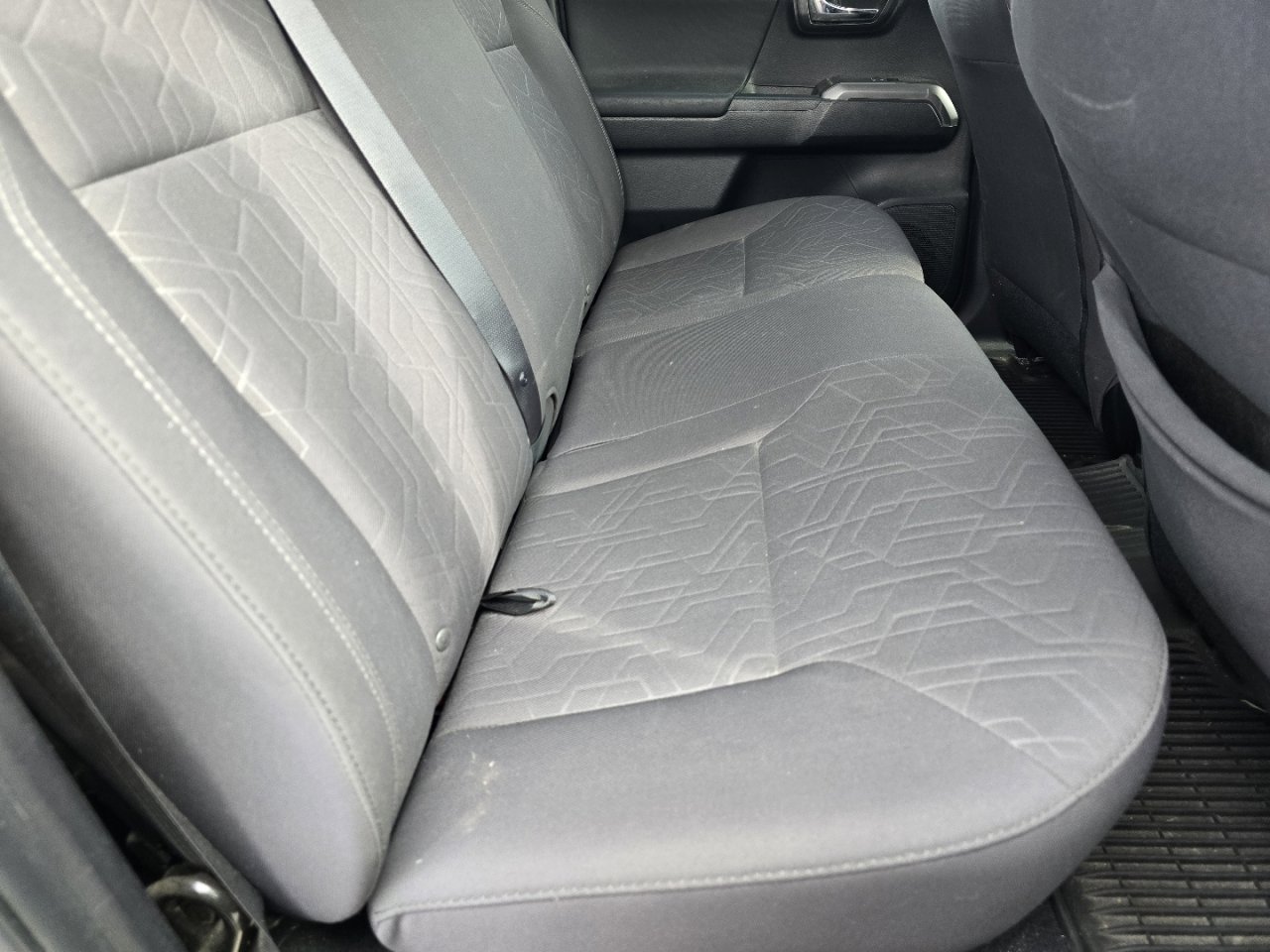 Used 2016 Toyota Tacoma TRD Sport w/ Towing Package image 14