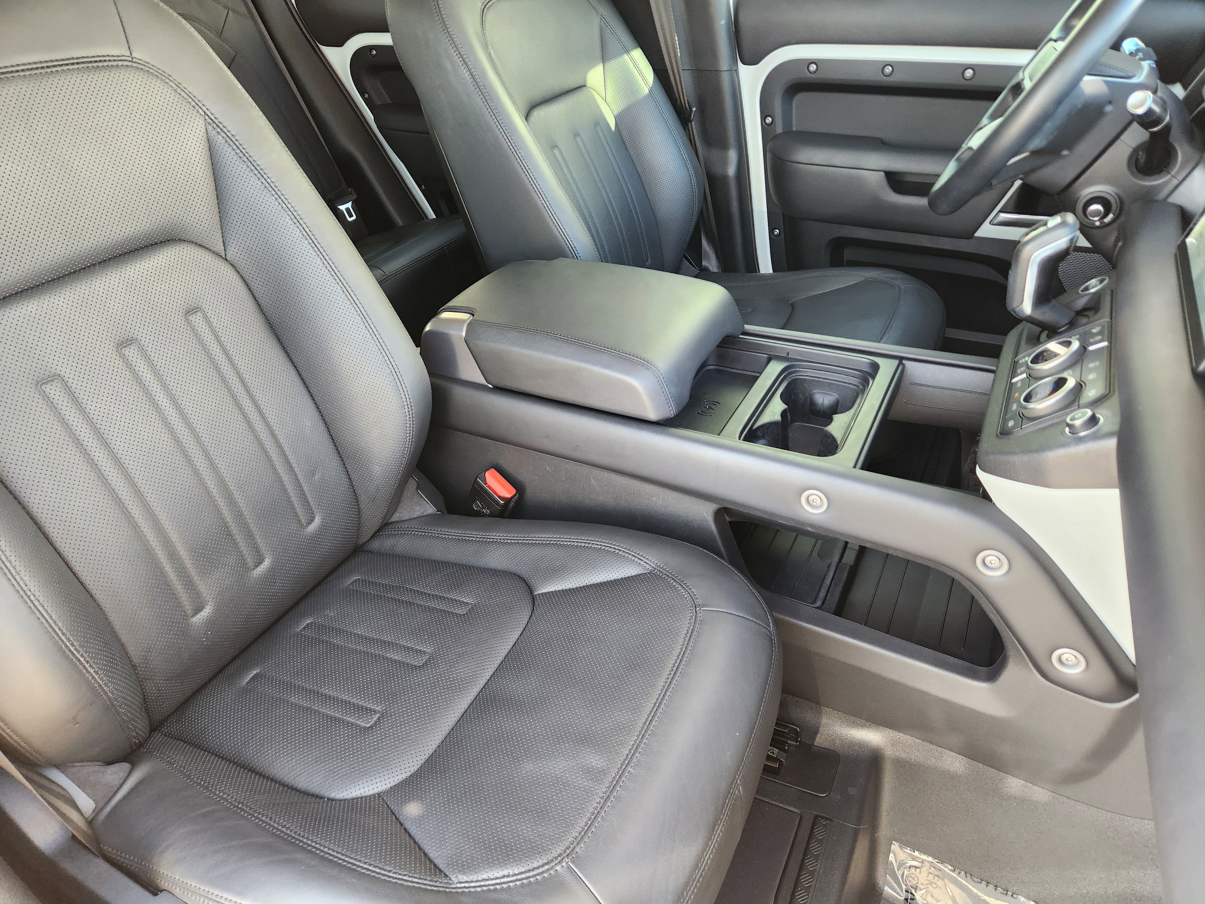 Used 2020 Land Rover Defender 110 HSE AWD/4WD image 8
