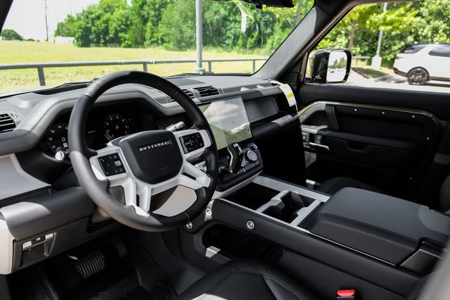 New 2026 Land Rover Defender 110 X-Dynamic SE AWD/4WD image 3