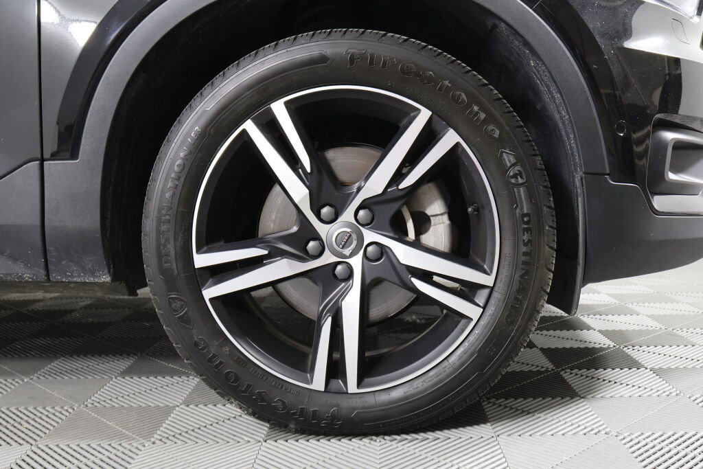 Used 2022 Volvo XC40 T5 R-Design image 6