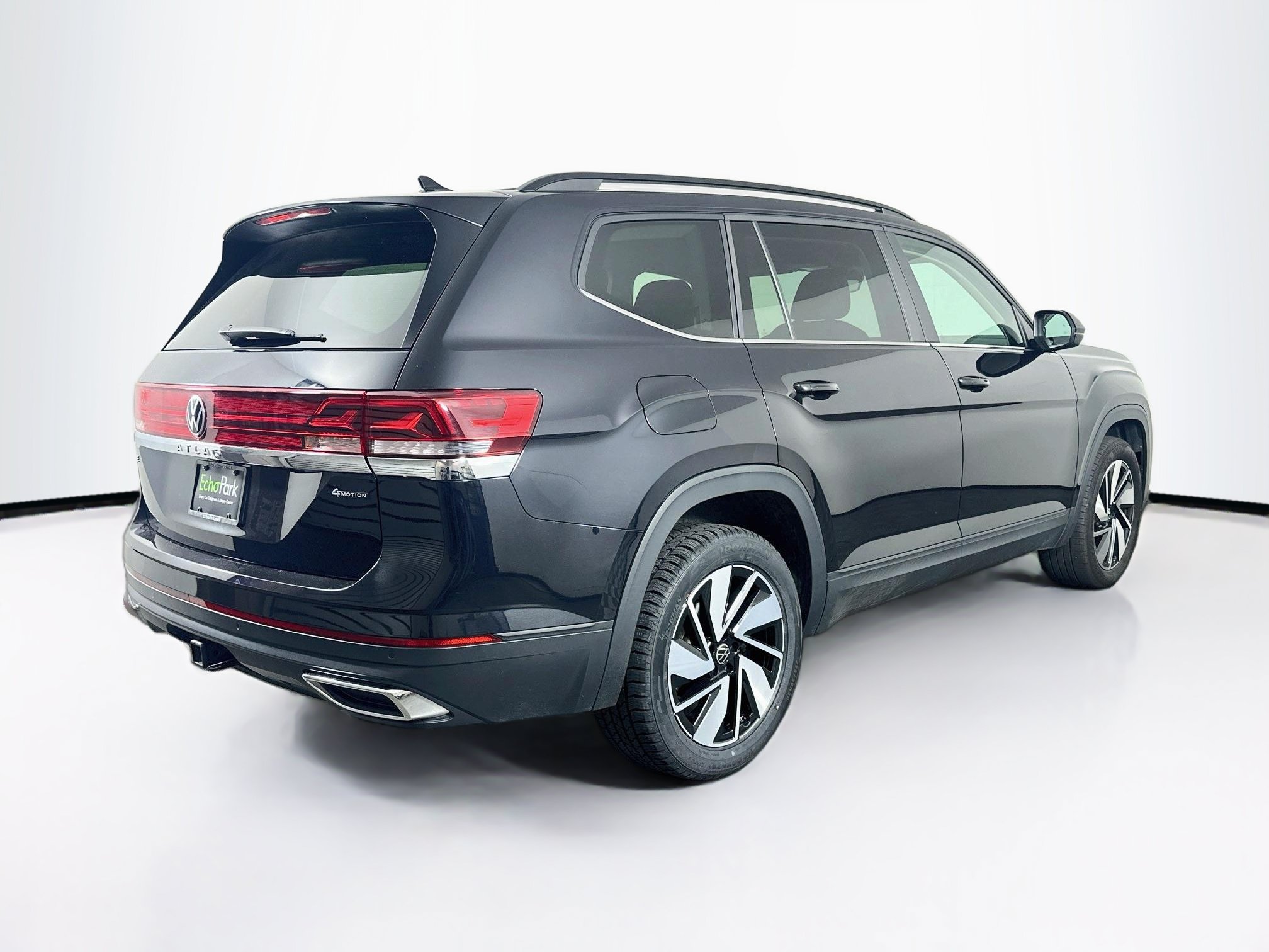 Used 2025 Volkswagen Atlas SE AWD/4WD image 9