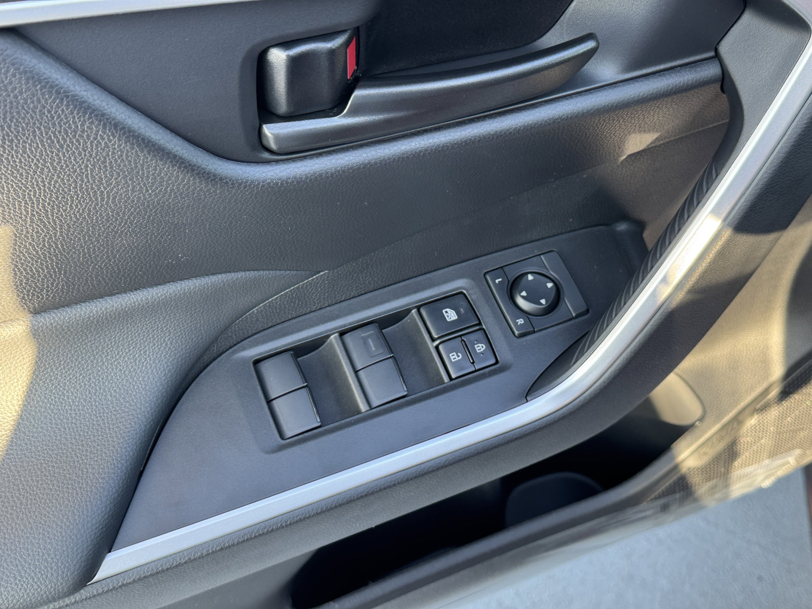 New 2025 Toyota RAV4 LE image 18