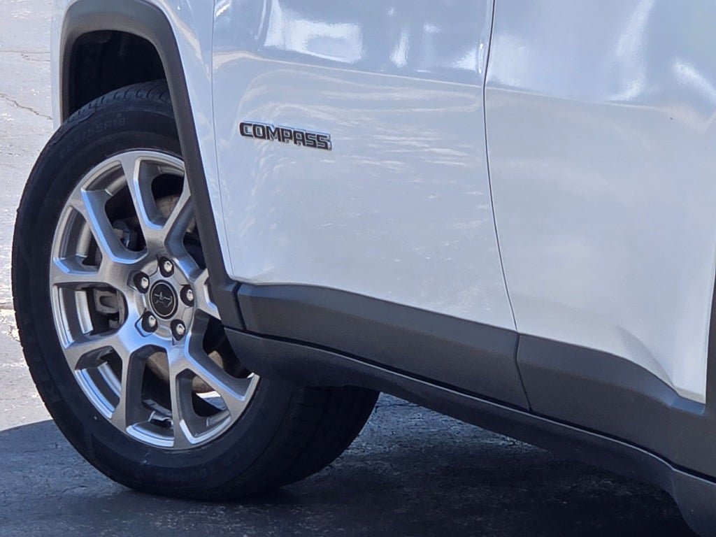 Used 2025 Jeep Compass Limited AWD/4WD image 16