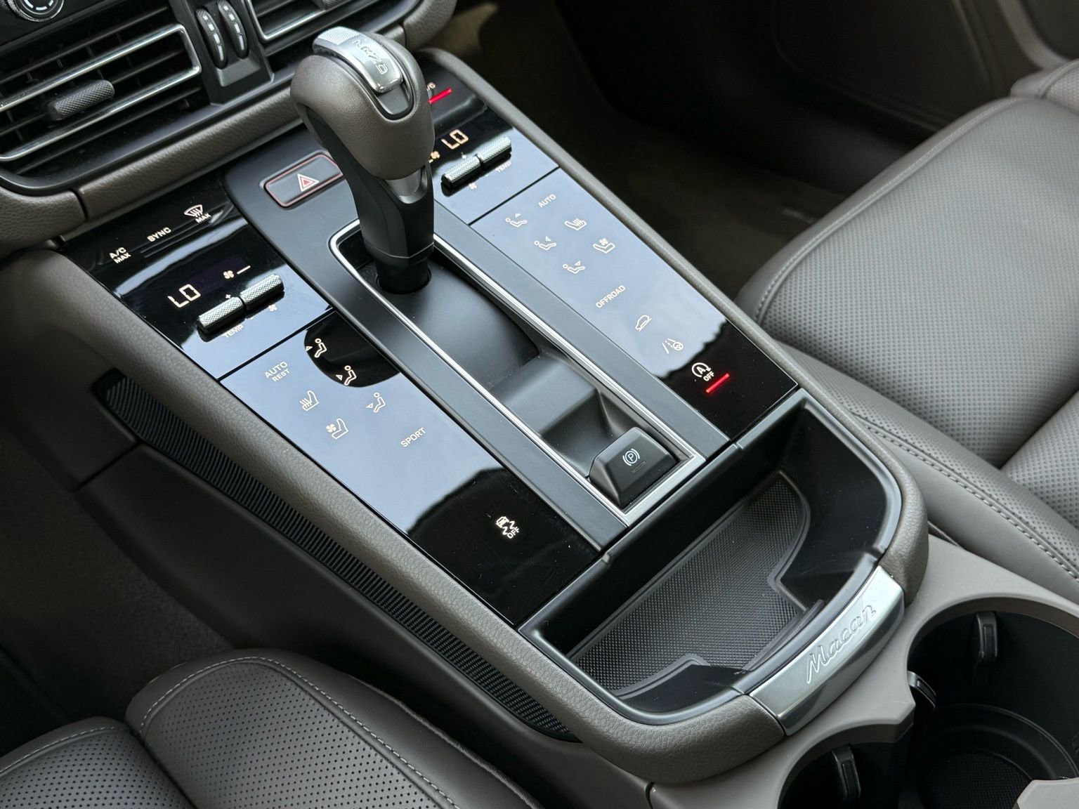 Used 2025 Porsche Macan image 22