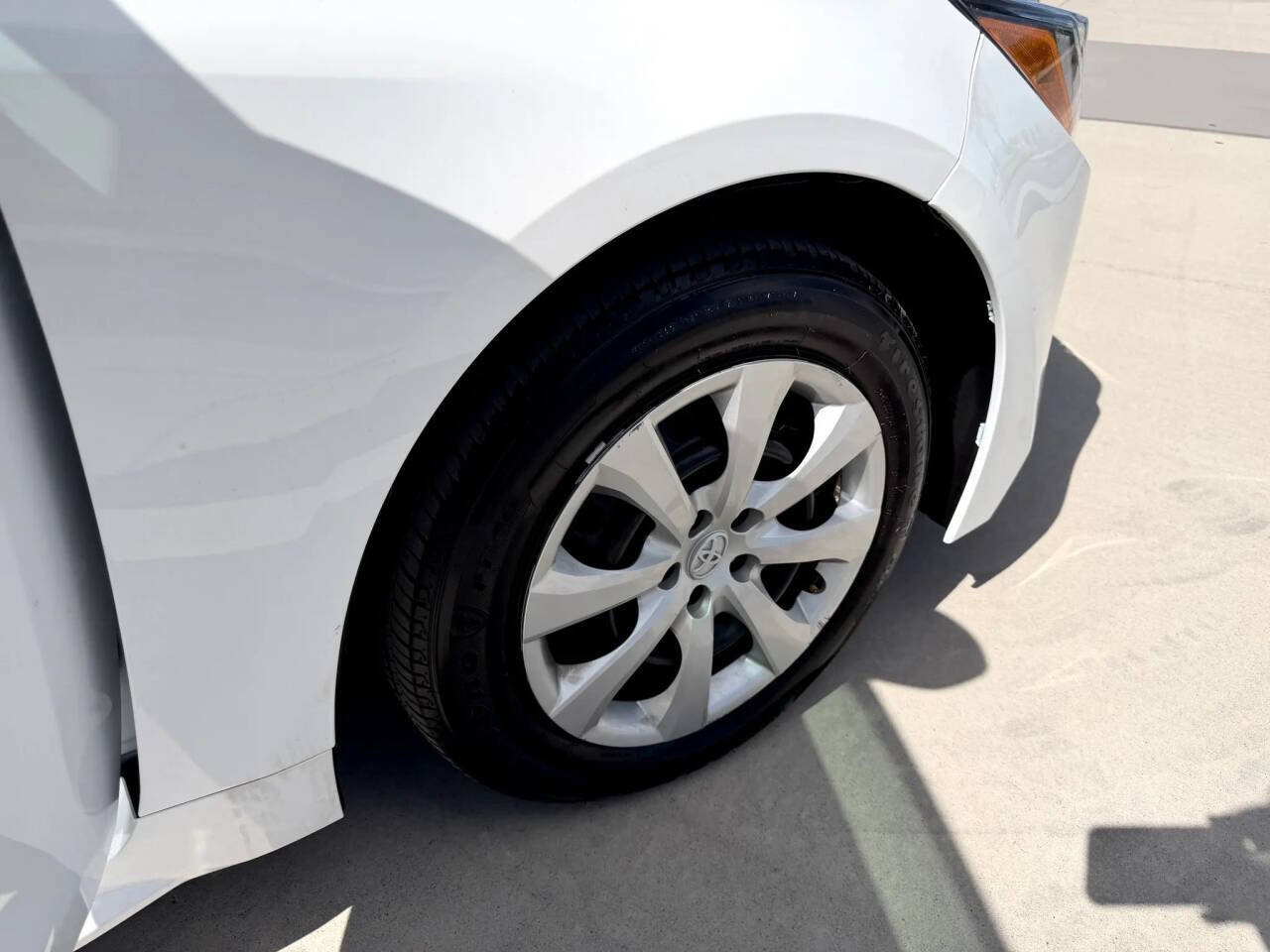 Used 2025 Toyota Corolla LE FWD image 20