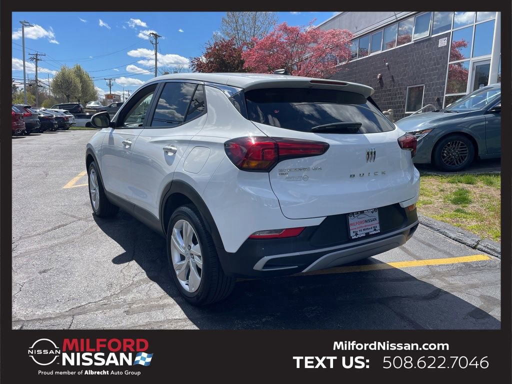Used 2024 Buick Encore GX Preferred w/ Comfort Package AWD/4WD image 3