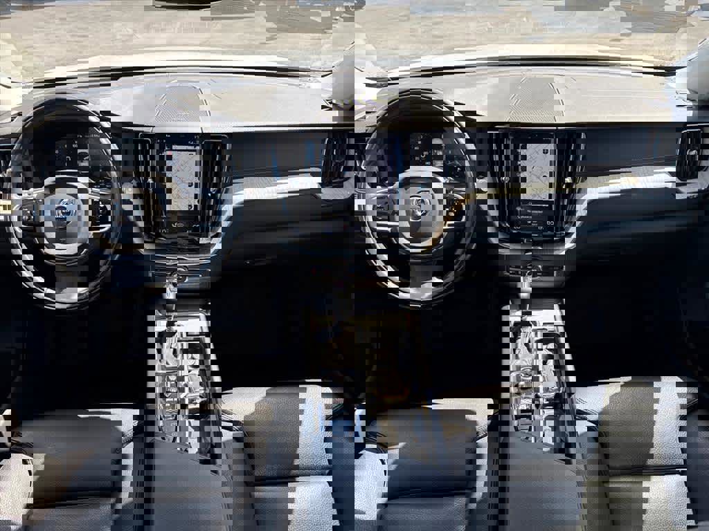 Used 2020 Volvo XC60 T5 Inscription w/ Protection Package Premier image 12