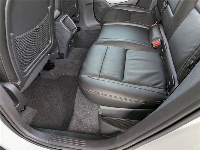 Used 2022 Volvo XC40 T4 Momentum FWD image 16