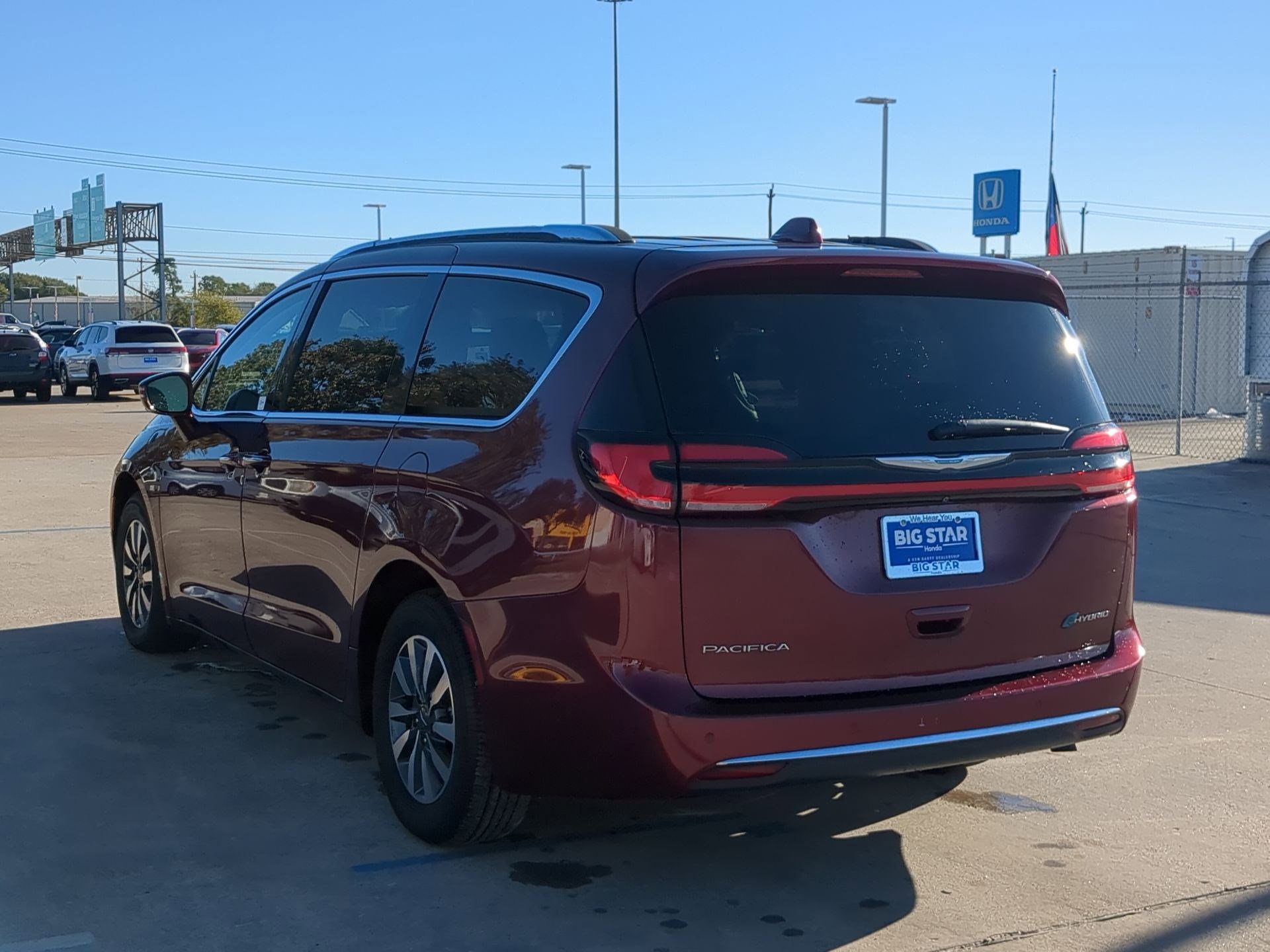 Used 2021 Chrysler Pacifica Touring-L image 6